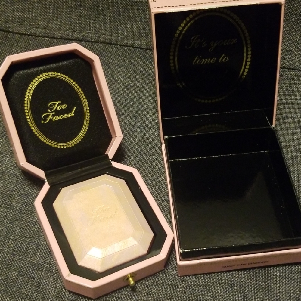 Too faced Diamond Light Highlighter